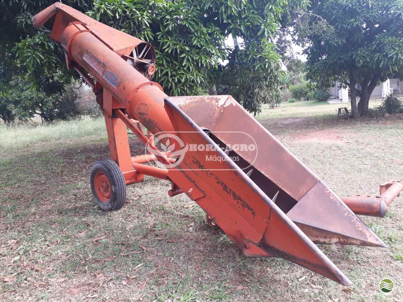 IMPLEMENTOS AGRICOLAS COLHEDORAS COLHEDORA DE MILHO 1 LINHA Hora-Agro Máquinas RIBEIRAO PRETO SÃO PAULO SP